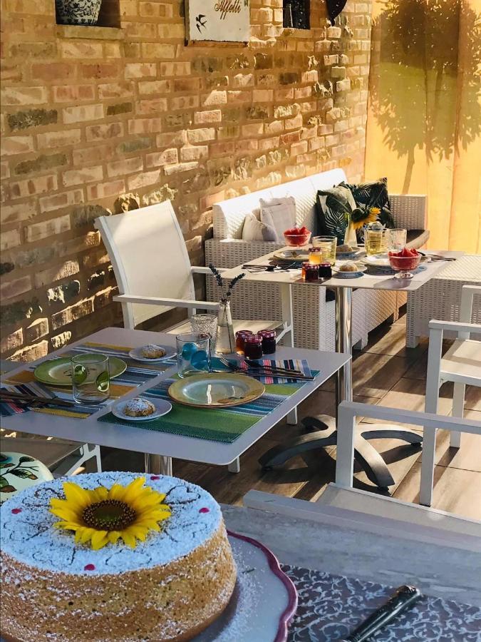 Casale Delle Rondini Bed & Breakfast Толентино Екстериор снимка