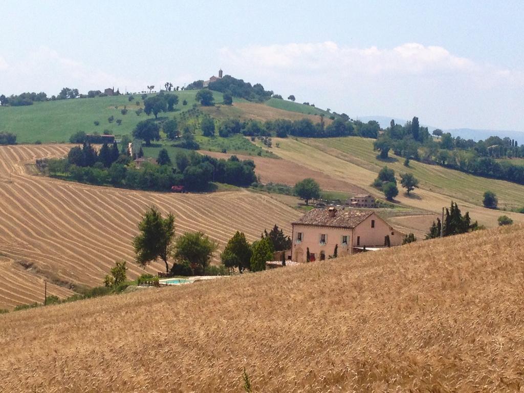Casale Delle Rondini Bed & Breakfast Толентино Екстериор снимка