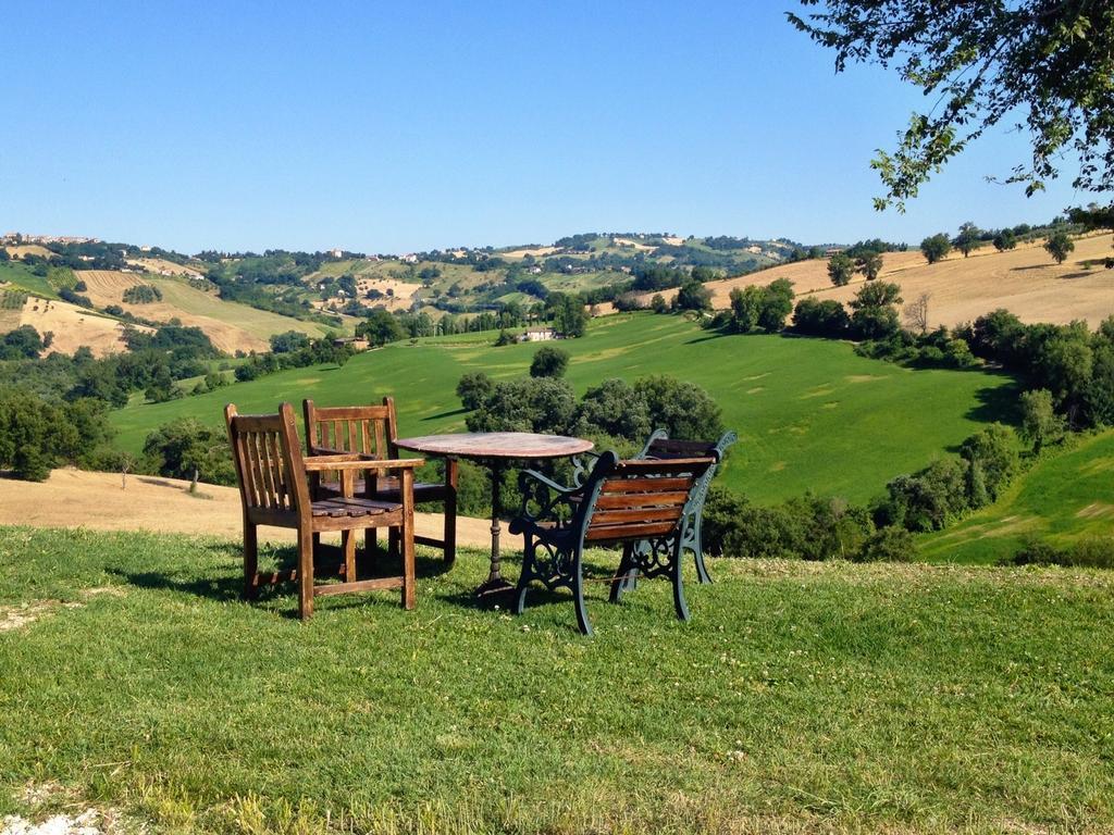 Casale Delle Rondini Bed & Breakfast Толентино Екстериор снимка