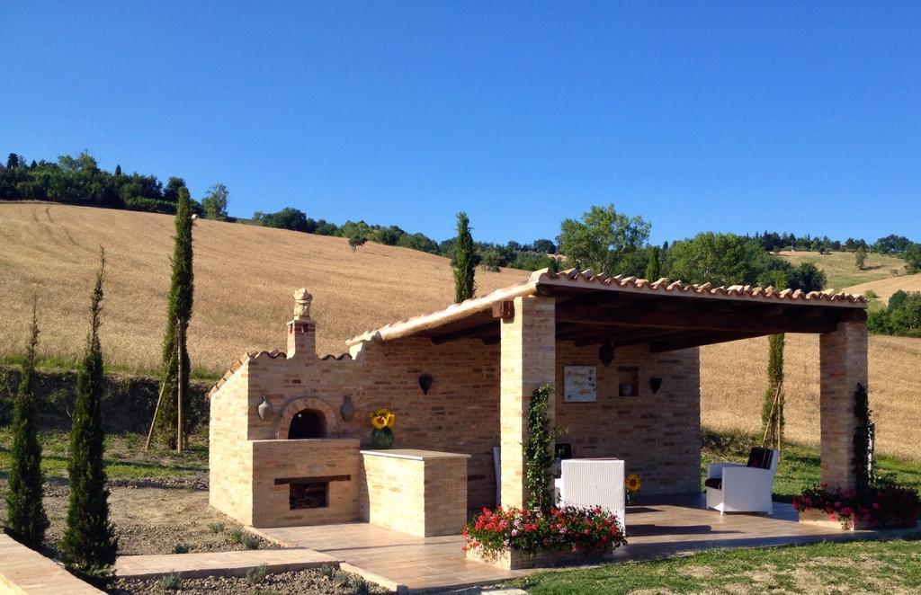 Casale Delle Rondini Bed & Breakfast Толентино Екстериор снимка
