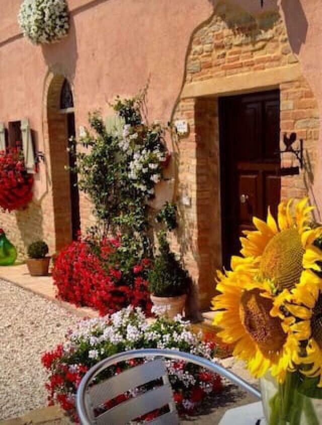 Casale Delle Rondini Bed & Breakfast Толентино Екстериор снимка