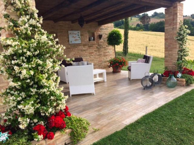 Casale Delle Rondini Bed & Breakfast Толентино Екстериор снимка