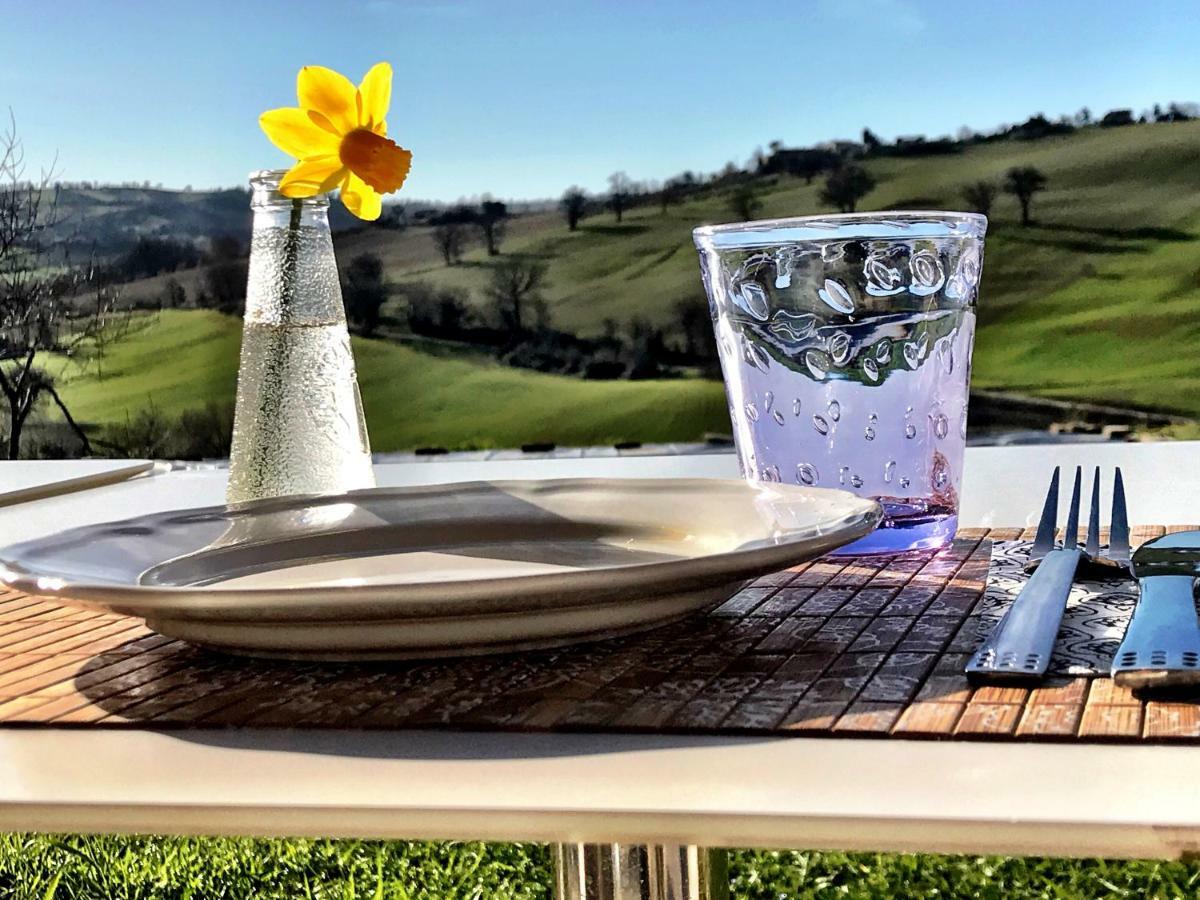 Casale Delle Rondini Bed & Breakfast Толентино Екстериор снимка