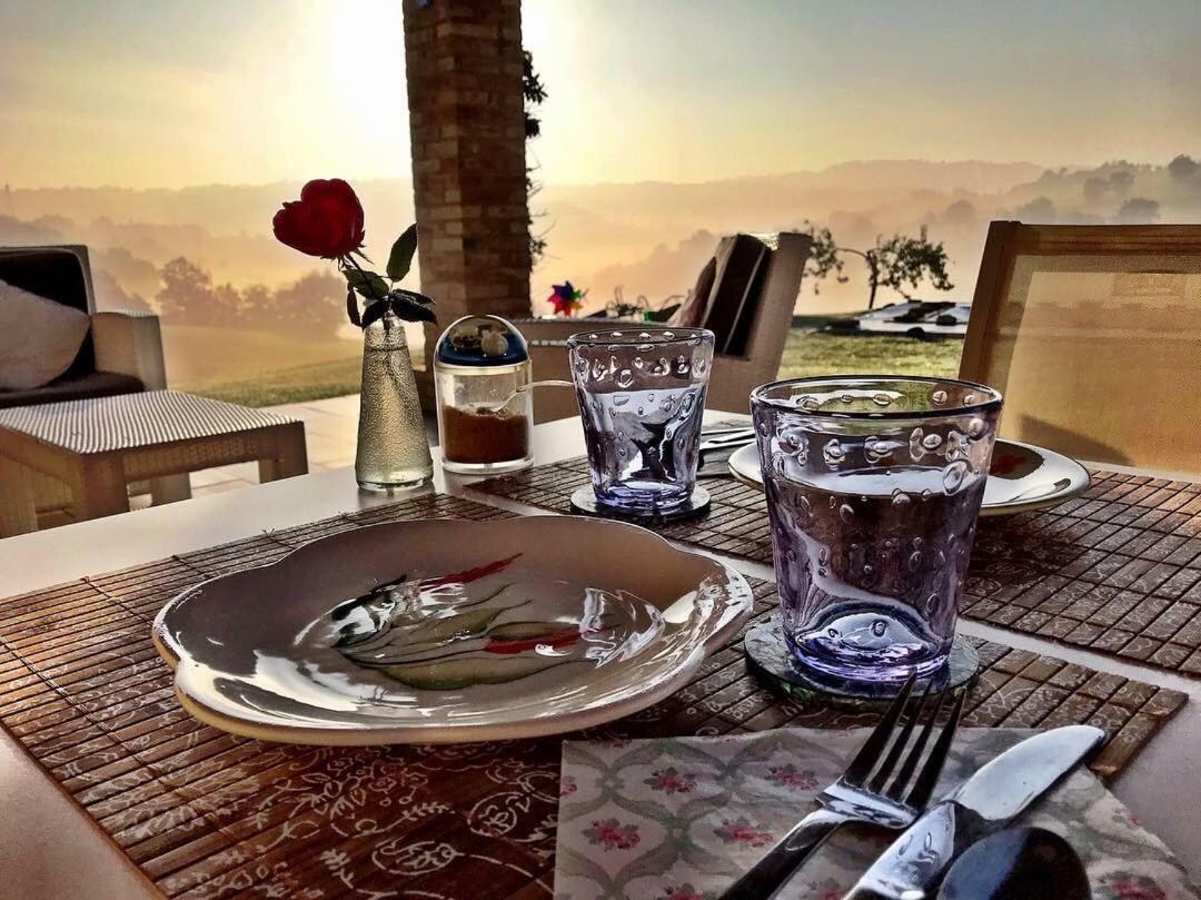 Casale Delle Rondini Bed & Breakfast Толентино Екстериор снимка