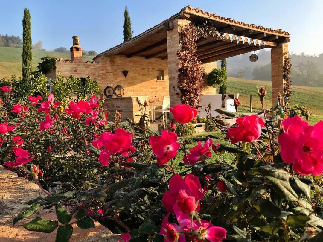 Casale Delle Rondini Bed & Breakfast Толентино Екстериор снимка