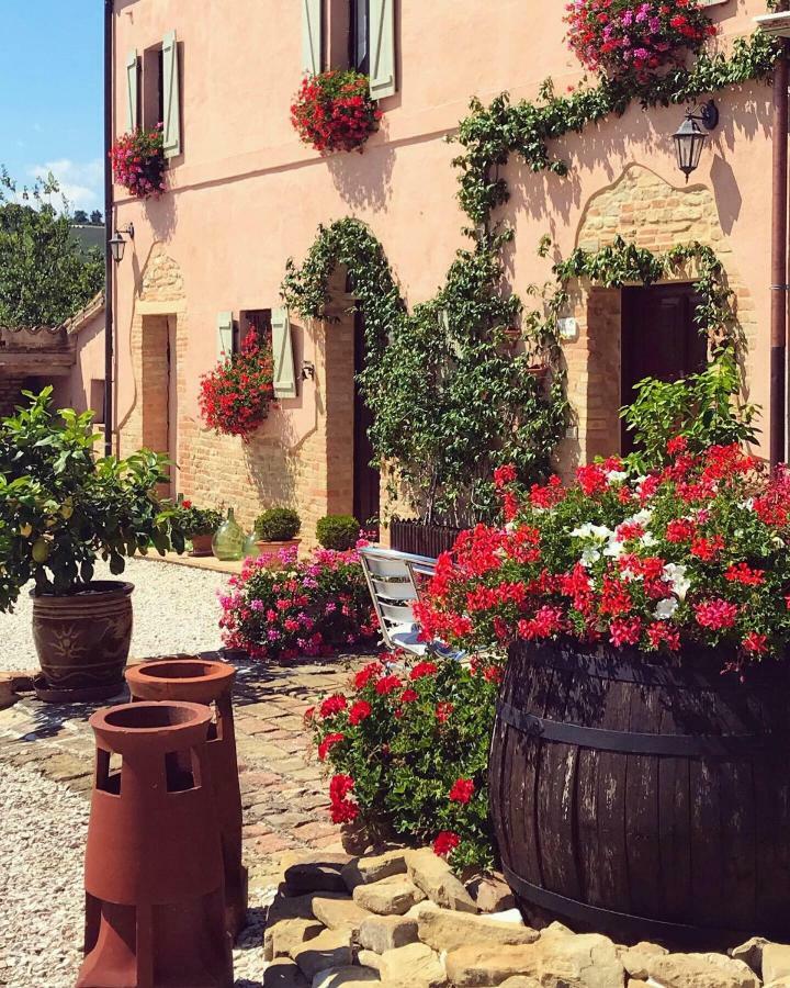 Casale Delle Rondini Bed & Breakfast Толентино Екстериор снимка